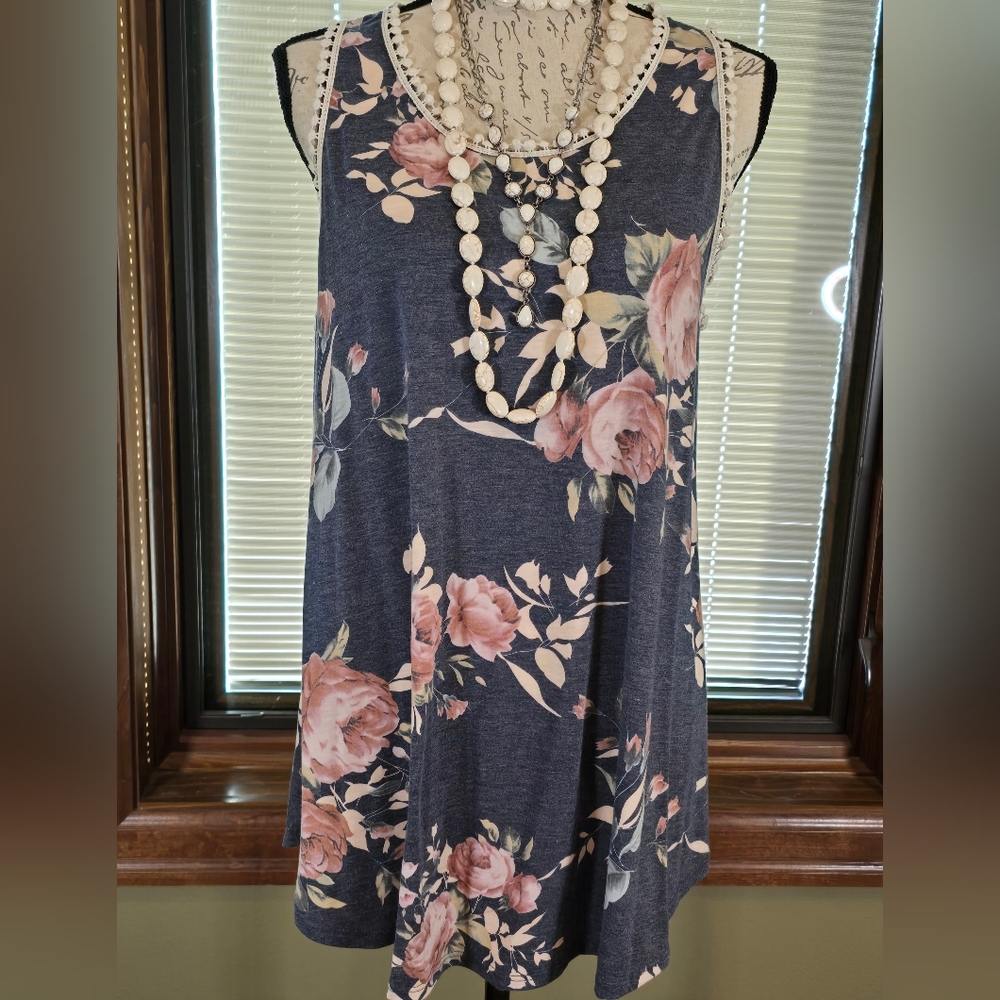 Western Floral Long Tank With Lace Trim